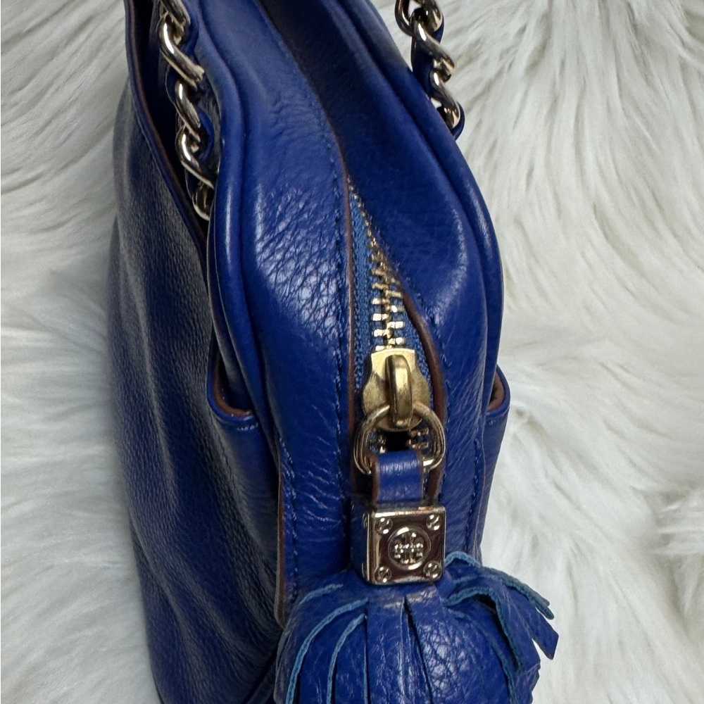 Tory Burch Cobalt Blue Pebbled Leather Chain Crossbody with Tassel - Picture 9 of 11